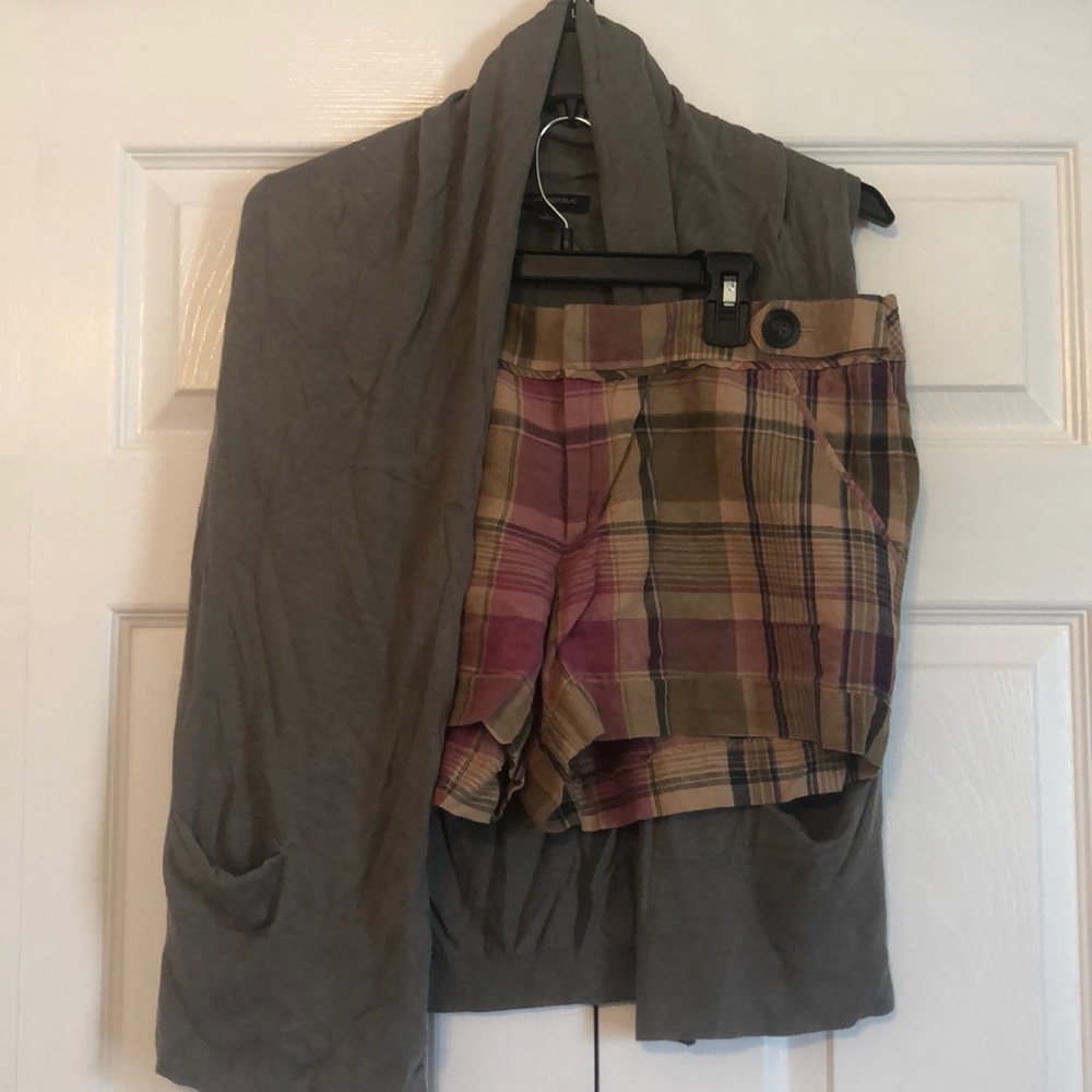Banana Republic outfit shorts10 vest small